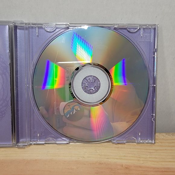 CD Cher The Very Best Of w/ slip cover - Picture 3 of 4